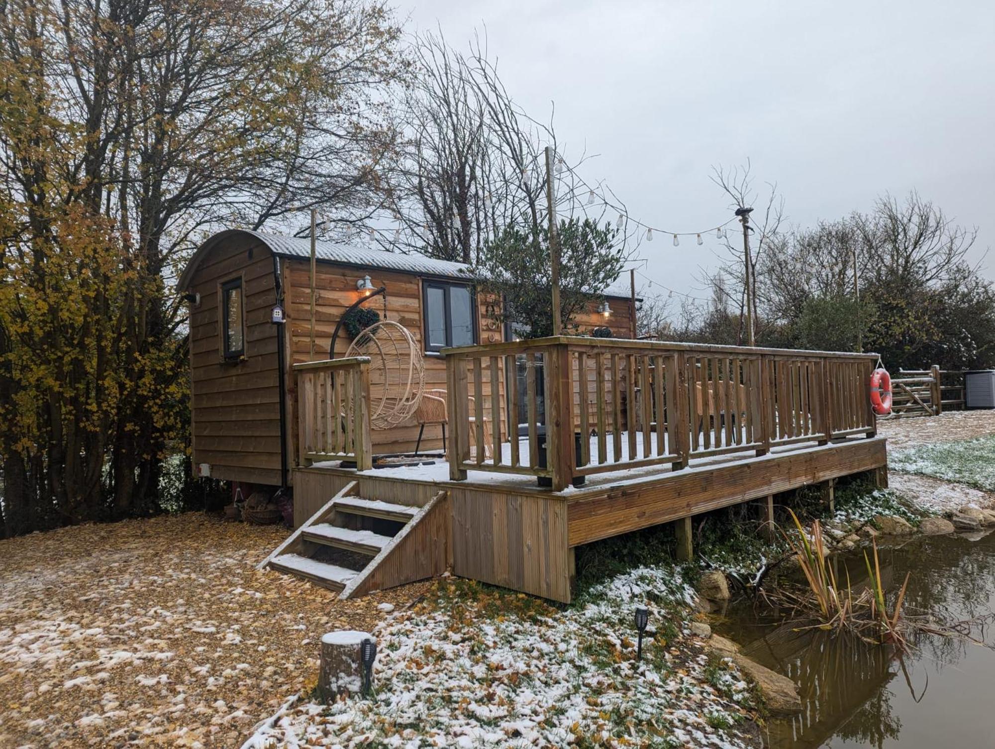 Rusty Duck Retreat Shepherds Hut Shedfield Exterior photo